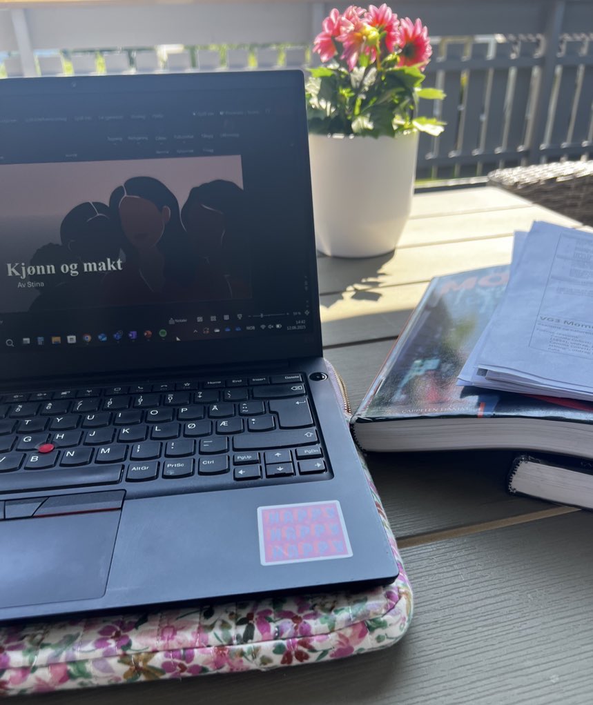 my setup for today🌸thrilled for what the future holds for me after finishing my 4/4 exams tomorrow🫀