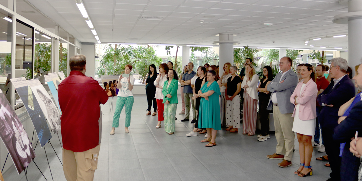 SEPE (@empleo_sepe) on Twitter photo 📸 El SEPE y <a href="/gitanos_org/">F.SecretariadoGitano</a> han inaugurado hoy la exposición "600 años, una historia compartida" para conmemorar los #600añosPuebloGitano 📸 El SEPE y <a href="/gitanos_org/">F.SecretariadoGitano</a> han inaugurado hoy la exposición "600 años, una historia compartida" para conmemorar los #600añosPuebloGitano