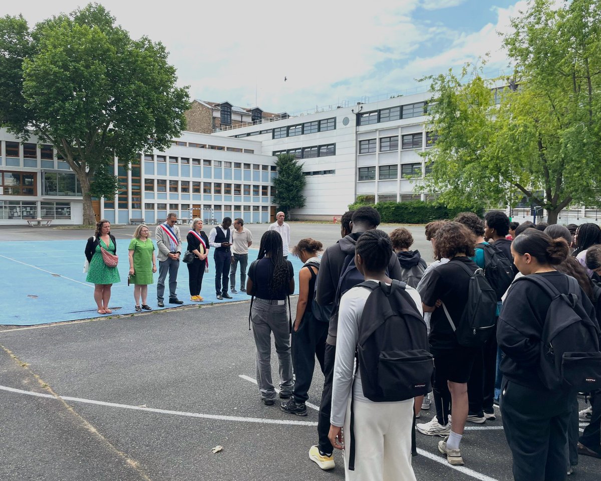 Minute de silence ce midi au Collège Henri-Bergson en hommage à Mélanie, tuée hier par un élève de 14 ans en Haute-Marne. Il est plus que temps d’investir massivement pour la santé mentale de nos jeunes. Écoute, équipes, moyens : nous devons agir.