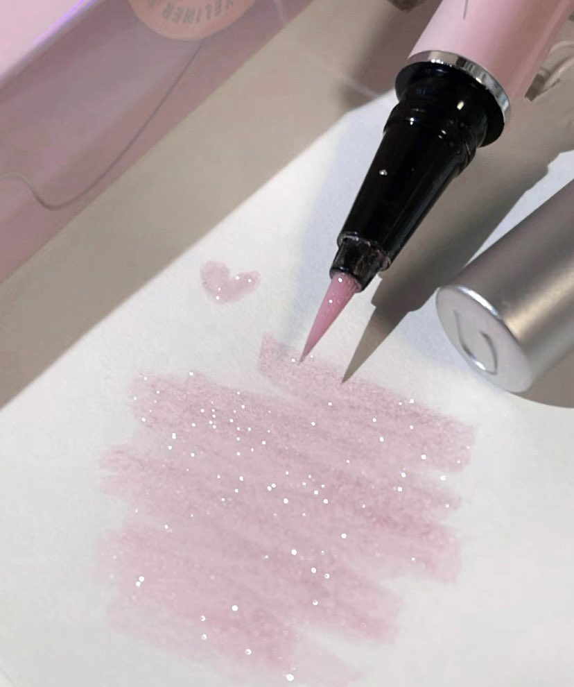 fairyprxncess's tweet image. in love with glitter eyeliners