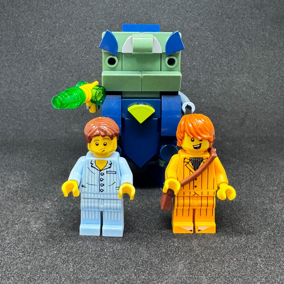 dafttom's tweet image. Here we go – a Brick-built Vogon to accompany Arthur and Ford…

Share and Enjoy!

ideas.lego.com/s/p:57b5236ec8…

#TheHitchhikersGuidetotheGalaxy #DouglasAdams #HitchhikersGuide #h2g2 #lego #legoideas #HGttG #Dontpanic