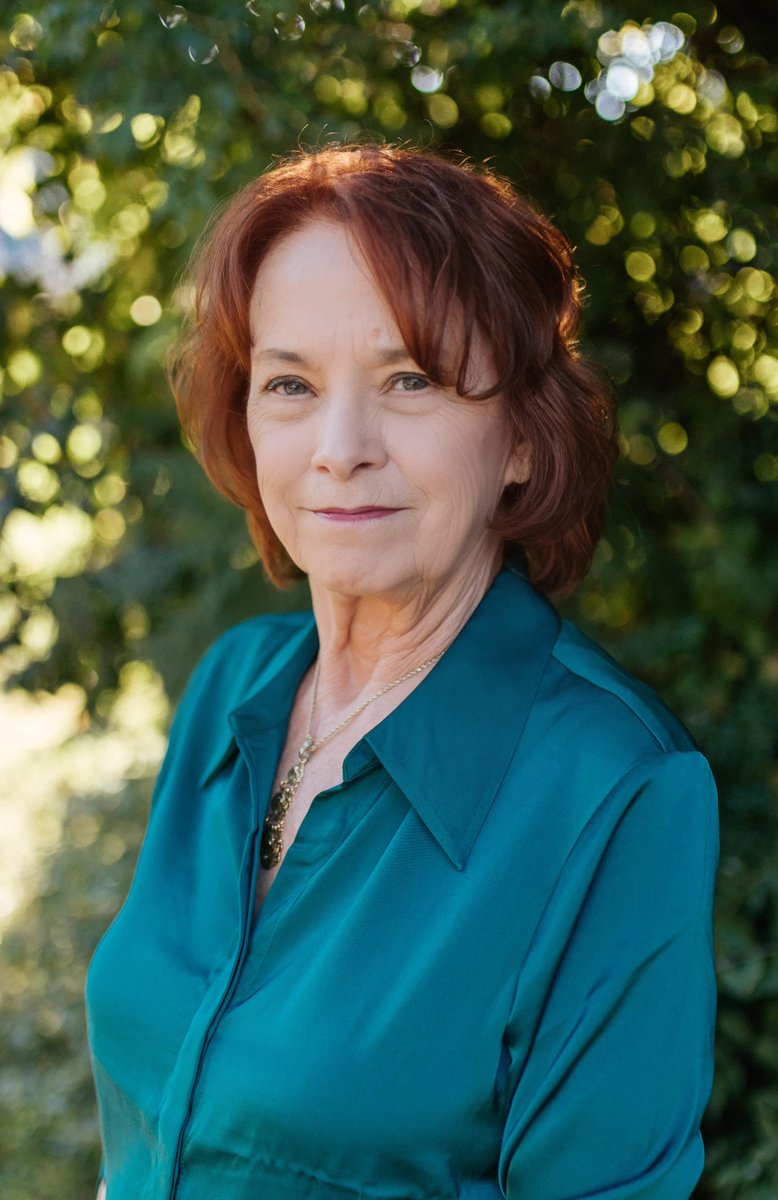 LongwoodCGPS's tweet image. A mystery novel set in Farmville and written by one of our graduate alumni? That's pretty cool. 📖✨ Katherine Yancey De Lorraine '68, M.A. '79 (English), weaves history and suspense in Miss Lila's Place. Learn more: bit.ly/4ijpN1C #longwoodu #lwgradstudies