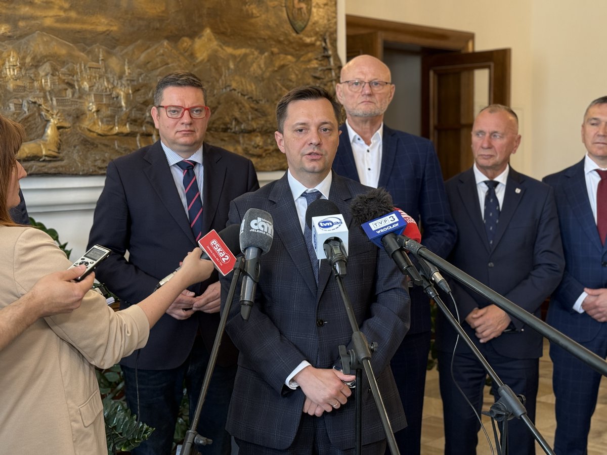 📣 Rozpoczynamy konsultacje Programu redukcji ryzyka powodziowego w zlewni rzeki Bóbr. 📍 Dziś w tej sprawie odbyło się spotkanie w Urzędzie Miasta w Jeleniej Górze.

👉 Szczegóły znajdziecie na naszej stronie: gov.pl/web/wody-polsk…