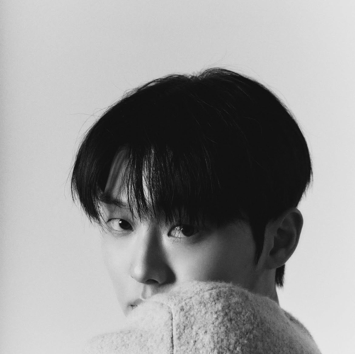 ewrizcd's tweet image. Pure deep stare into your soul.