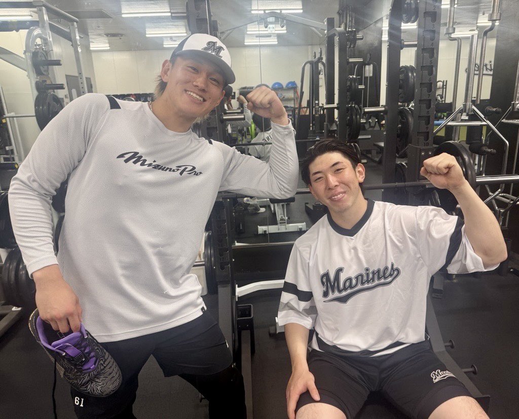 chibalotte_pr's tweet image. 今日も試合後にウエイトを行っていた #山本大斗 選手と #寺地隆成 選手。
ということで前回、好評だったあの動画いきます！
「いけいけ寺地！」
#chibalotte #広報