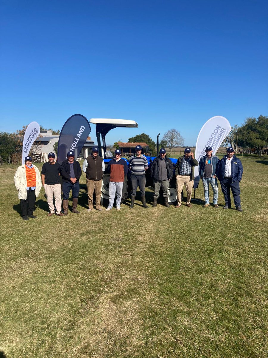 corporacionuy's tweet image. A CAMPO | Tecnología que rinde y optimiza resultados.
En diferentes puntos del país junto a productores, compartiendo sistemas de trabajo #NewHolland 
Cerca tuyo de verdad 🤝
#Comasa #CorporacionDeMaquinaria