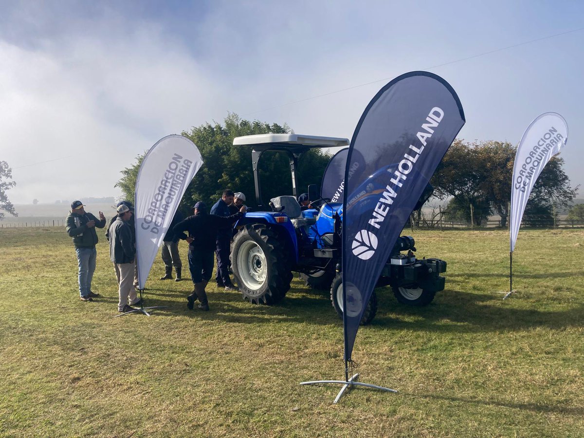 corporacionuy's tweet image. A CAMPO | Tecnología que rinde y optimiza resultados.
En diferentes puntos del país junto a productores, compartiendo sistemas de trabajo #NewHolland 
Cerca tuyo de verdad 🤝
#Comasa #CorporacionDeMaquinaria