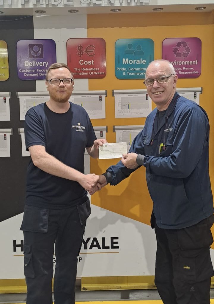 Alan Donaldson, senior shop steward at Hyster-Yale, presents a cheque to Unite member Stephen Greenaway for Macmillan Cancer Support.
Stephen will be walking 26 miles in the Giant’s Causeway mighty hike on June 21st. 👏👏
