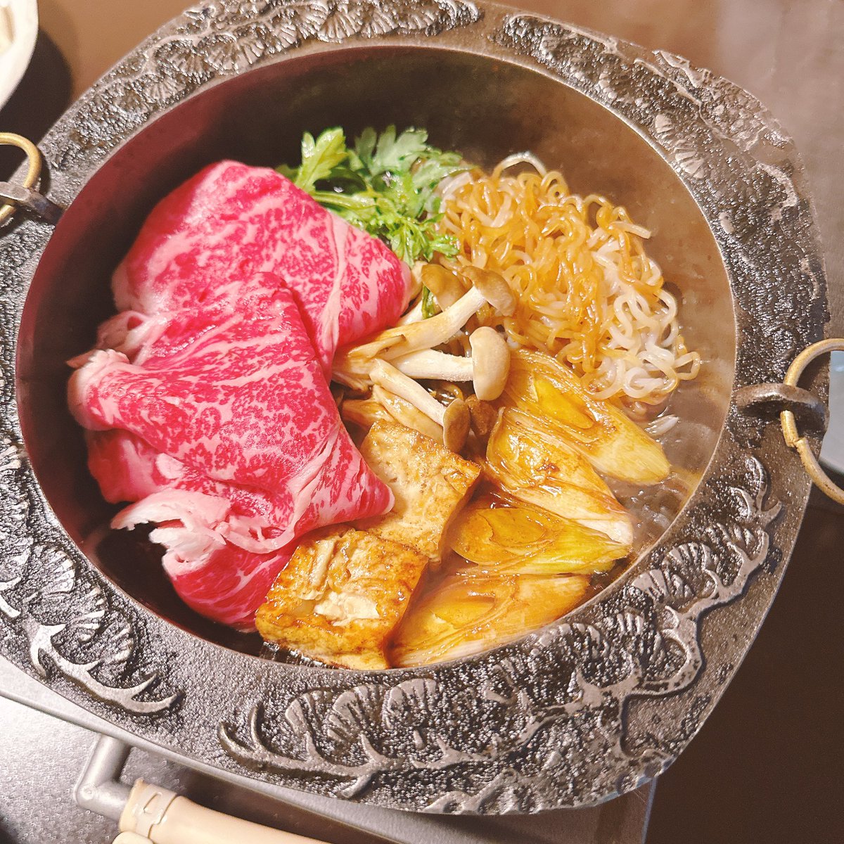 Reinyan0609's tweet photo. 美味しいすき焼きのお店に
連れてってもらいました🩷
#すき焼き　#れいにゃんtime https://t.co/Of2Y2IWssS