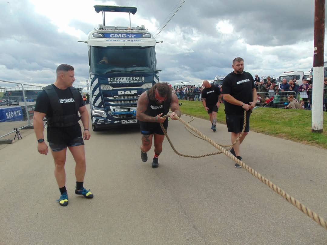 At the Truck Takeover this weekend our trucks participated in the strong man truck pulling. 💪

Here's Strangman Matt pulling D421 and HR21 📸

#CMG247