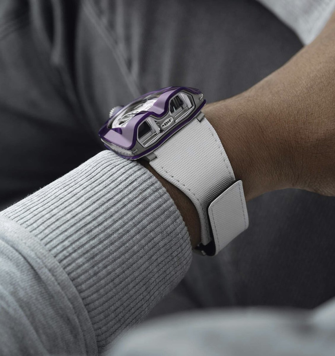 The supercar-inspired HM8 Mark 2 returns in a Purple edition limited to 33 pieces, featuring body panels recalling the opulent paints of the most exotic cars. Time is displayed laterally thanks to a unique combination of mechanical and optical engineering. mbandf.com