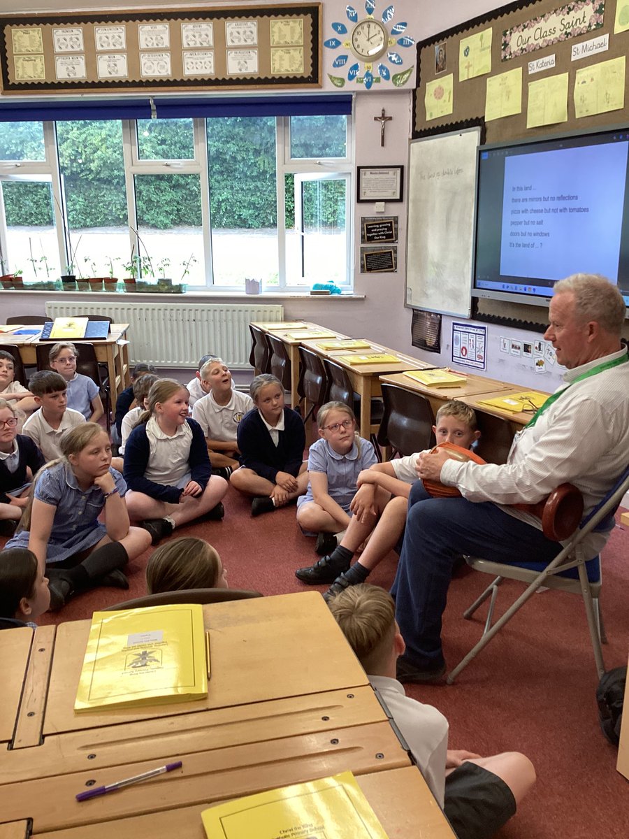 Class 11 are having a great afternoon of story telling with Kevin Graal <a href="/KevinGraal/">Kevin Graal</a>
