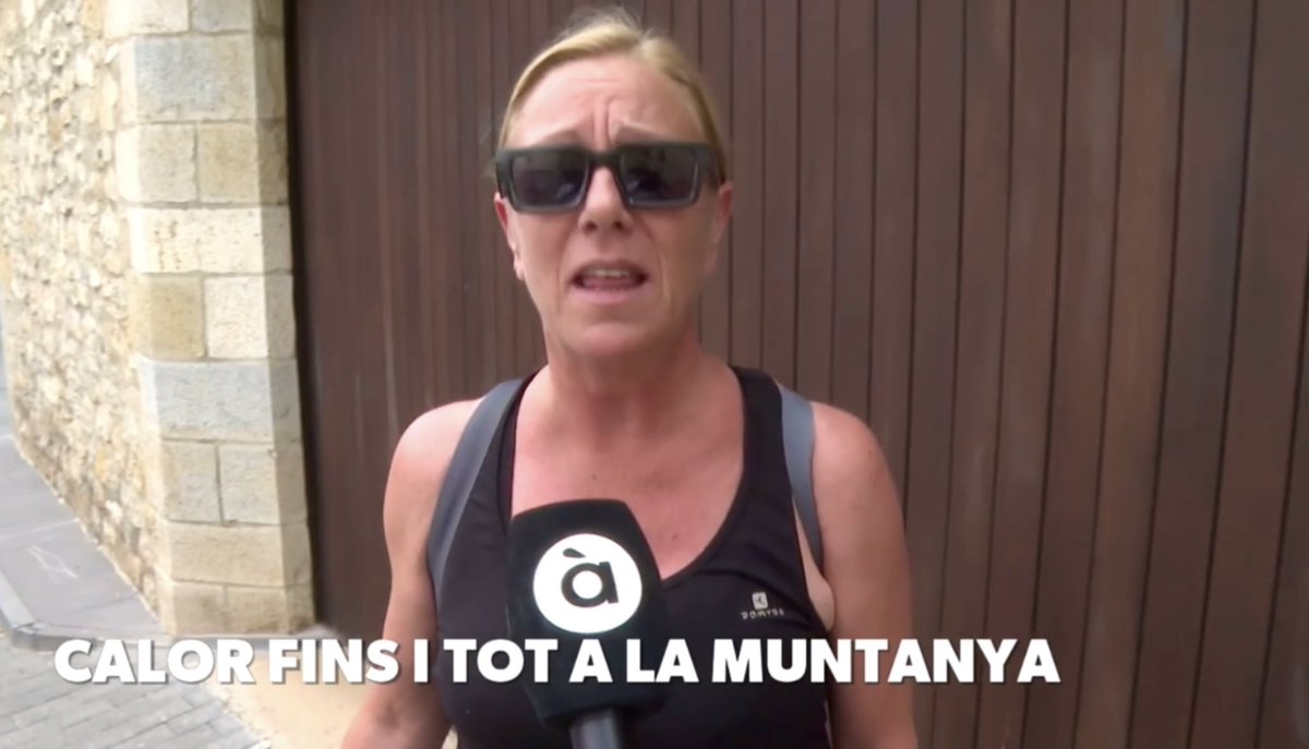 codeposa's tweet image. Un equip de Comunicacions dels Ports va passar calor ahir per a fer aquestes entrevistes que van obrir l’informatiu À Punt NTC d’anit
🎥🎤
#Morella #ElsPorts #Castelló #ComunitatValenciana 
▸ apuntmedia.es/informatius/a-…