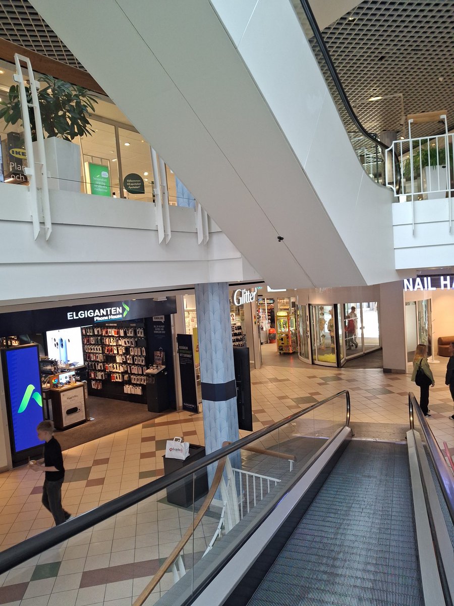 BlobfihMarriott's tweet image. Listening to #donttellthedog in a public place, being very normal and demure about it.
@JamesMarriottYT @moremarriott @marriottupdated