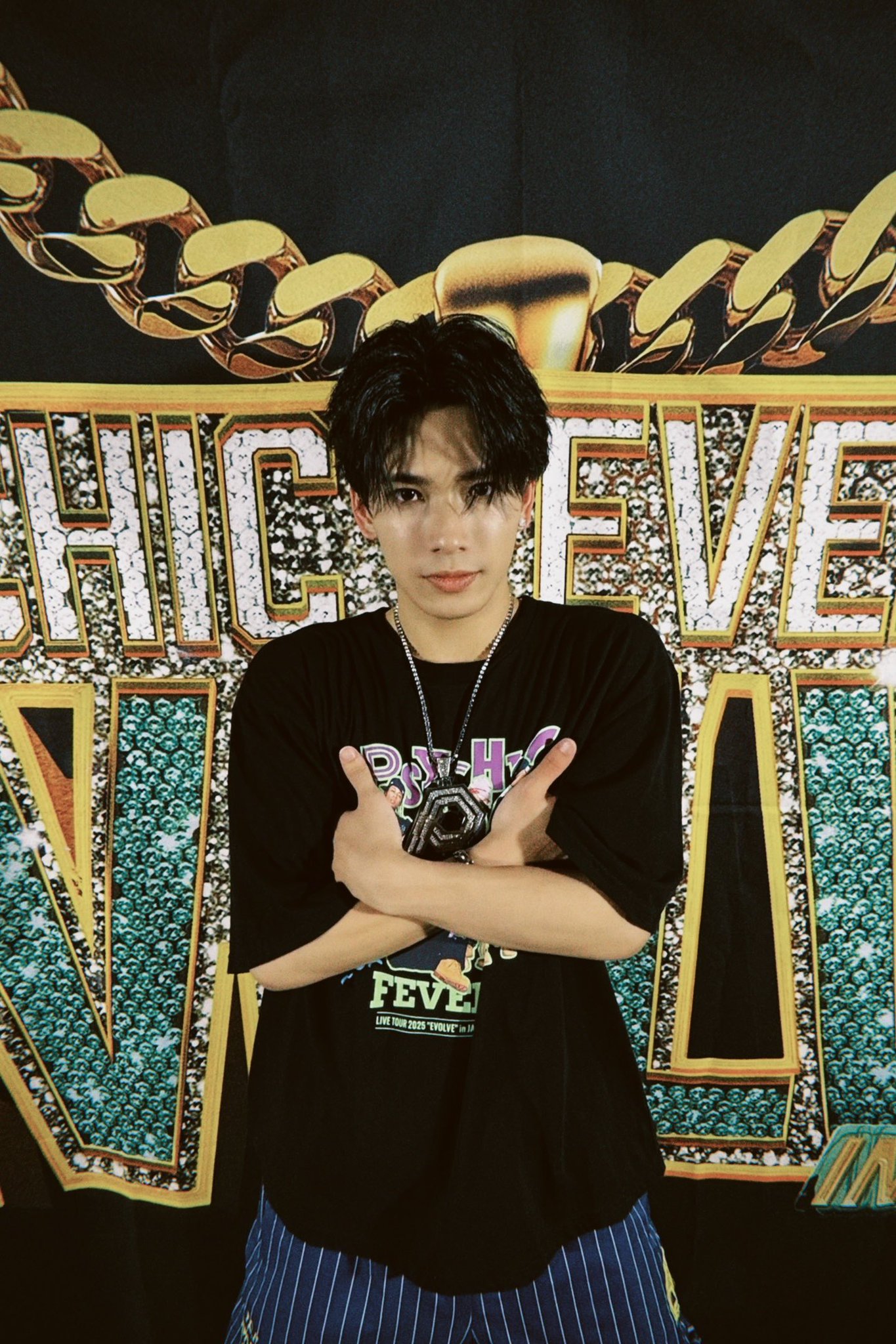 小波津志 バンコク フォトブースフォト PSYCHICFEVER 小波津志(PSYCHIC FEVER)が8月5日に発売する初のフォトブック