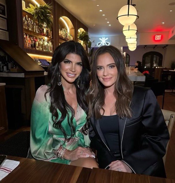 housewives911's tweet photo. Teresa being included in two Bravo shows this week should tell you everything you need to know. 

Girl is well loved at NBC/Bravo #RHONJ https://t.co/yaQPFMIYmA