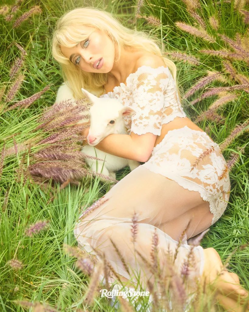 MEU DEUS! Sabrina Carpenter para a Rolling Stone.