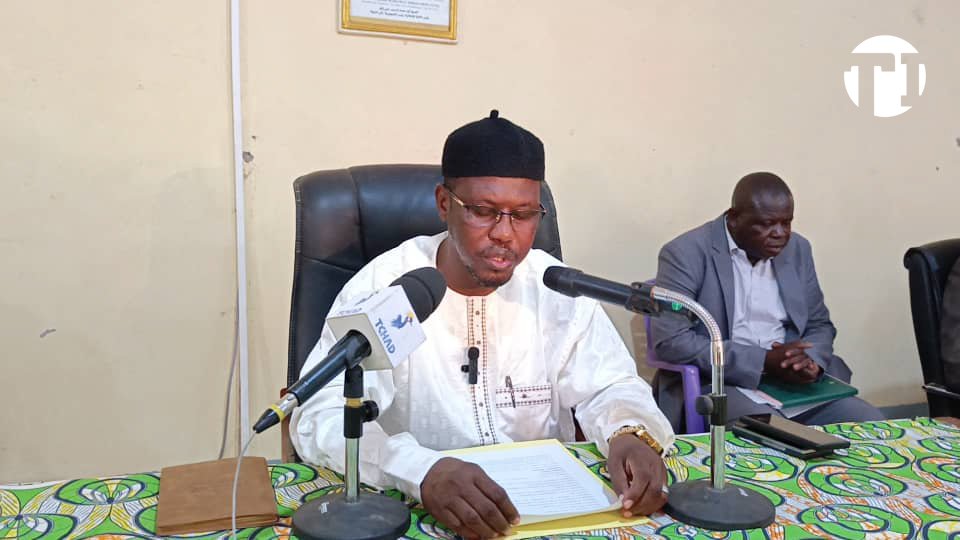 tchadinfos's tweet photo. Le Délégué Général du Gouvernement auprès de la province du #Salamat, Dr Satadjim Succès Noël, a réuni ce 12 juin 2025 à #Amtiman les autorités administratives, traditionnelles, religieuses, sécuritaires, ainsi que les représentants des éleveurs, producteurs et services techniques pour anticiper la montée de la transhumance et se préparer aux inondations. L’objectif est de prévenir les conflits entre agriculteurs et éleveurs en renforçant la sensibilisation, le contrôle des couloirs de transhumance et la gestion des aires de stationnement des animaux. #Tchad 🇷🇴
