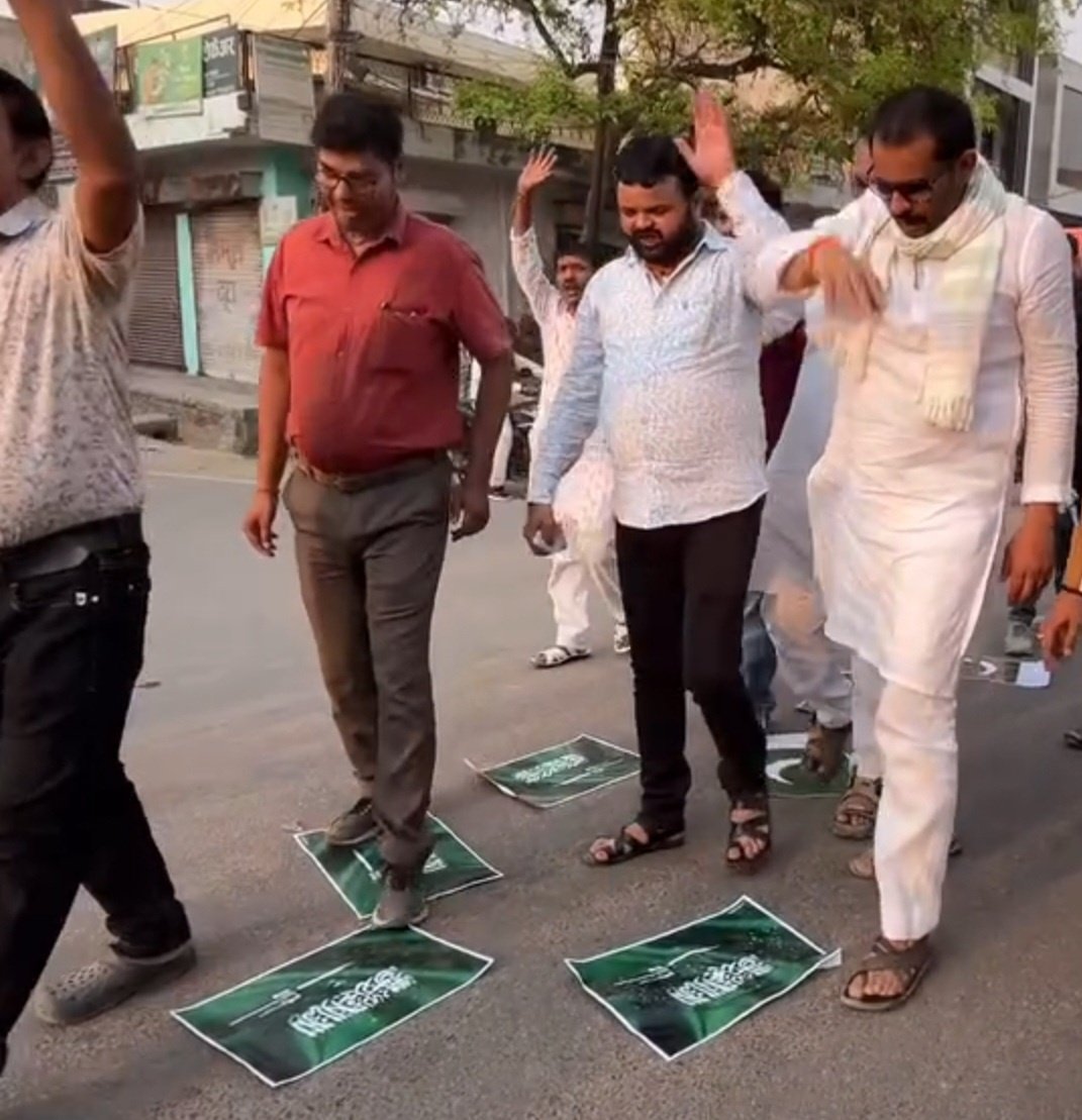 Saudi should banned Indian for insulating kalma.