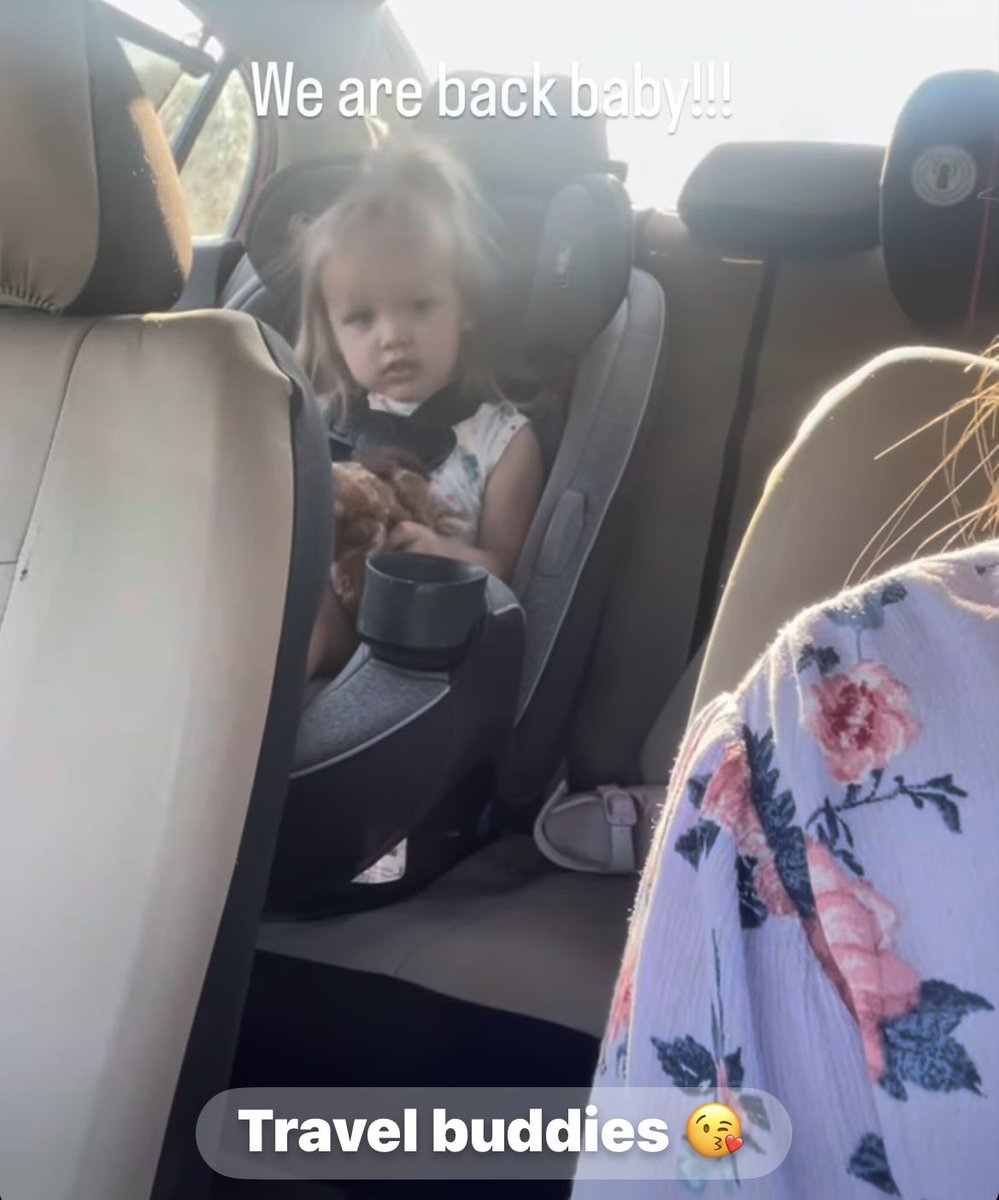 nolongernakie's tweet image. Good mornins, everybuddy! Da little mini-me giraffe wants yous ta know he iz livins his best life wif Stinky Grandkid #2. Heer he iz dancins ta da tunes wif her on da way ta daycare. Dey iz best of buddies! 
We hopes yous all have a wunnerful day, frens!!
😊♥️♥️
@PaulAtk52540619