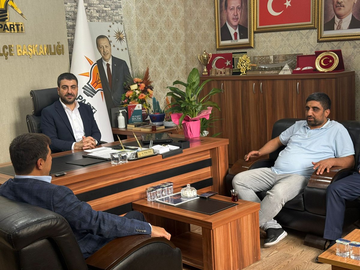 Karakopruak's tweet photo. Önceki dönem meclis üyemiz Sayın Fehmi Öncel ve Akpiyar Mahalle Muhtarımız Mustafa Bilgin, Başkanımız Sn. Av. Orhan Çelik’i makamında ziyaret etti. Kendilerine bu nazik ziyaretlerinden ötürü teşekkür ediyoruz. 
@RTErdogan @bybekirbozdag @abuyukgumus @hakanaksu058 @farukaytek @milhamigunbegi @avorhancelik