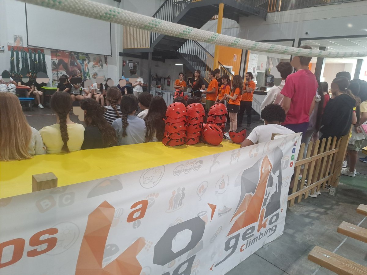 Esta mañana para finalizar la unidad didáctica hemos estado con los alumnos/as de 2°ESO en <a href="/GekoAventura/">GekoAventura Valladolid</a> realizando escalada (boulder, arborismo,escalada de 2°).<a href="/IesPinarOficial/">IES Pinar de la Rubia. Valladolid</a> <a href="/BlogAmpa/">AMPA Pinar de la Rubia</a>