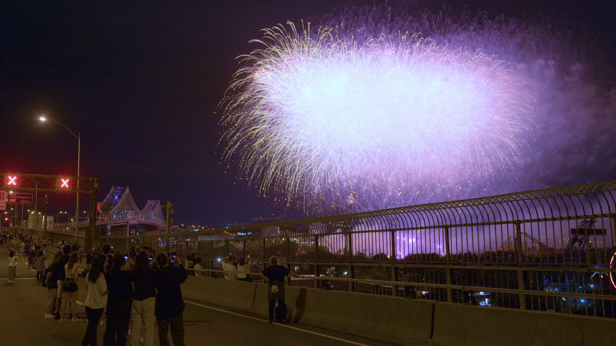 ÉVÉNEMENT | La magie des feux d’artifice est de retour sur le #pontJacquesCartier du 26 juin au 31 juillet. Prévoyez vos déplacements et prenez connaissance des consignes suivantes pour assurer la sécurité de tous.
➡️ jacquescartierchamplain.ca/fr/la-societe/…
***
EVENT | The magic of the fireworks