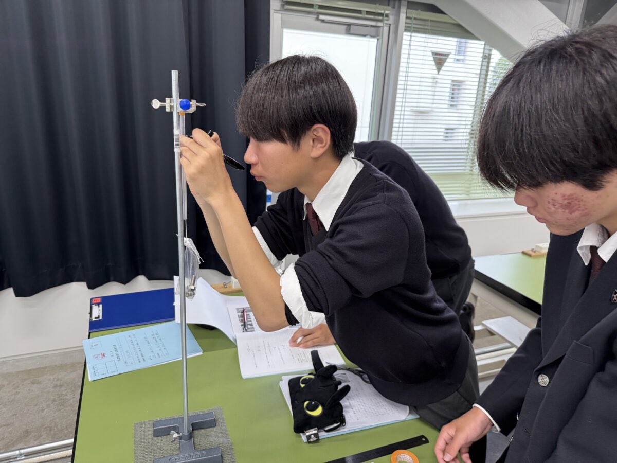 NichinaraHS's tweet image. CSTコースに入った生徒たちは通常の授業のほかに、MUプログラムという本校独自の高大連携教育がスタートします。3年次のMUプログラムは進学を予定している各学科での研究活動に加え、大学での研究の実践力を養う基礎実験講座を受講します。今回は4月5月に行った、基礎実験講座の様子をご紹介します。