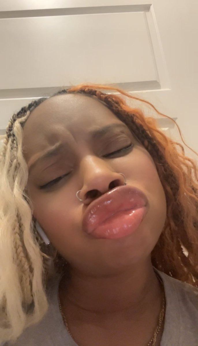 id0ngaf's tweet photo. My fat juicy lips 👄 😵‍💫🤤

#DSL #JOI #feetfetısh #Spitfetish #GOONER #drool #sloppy #juicylips #lipfetish #tonguefetish #plumplips https://t.co/GJIbAXLRgS