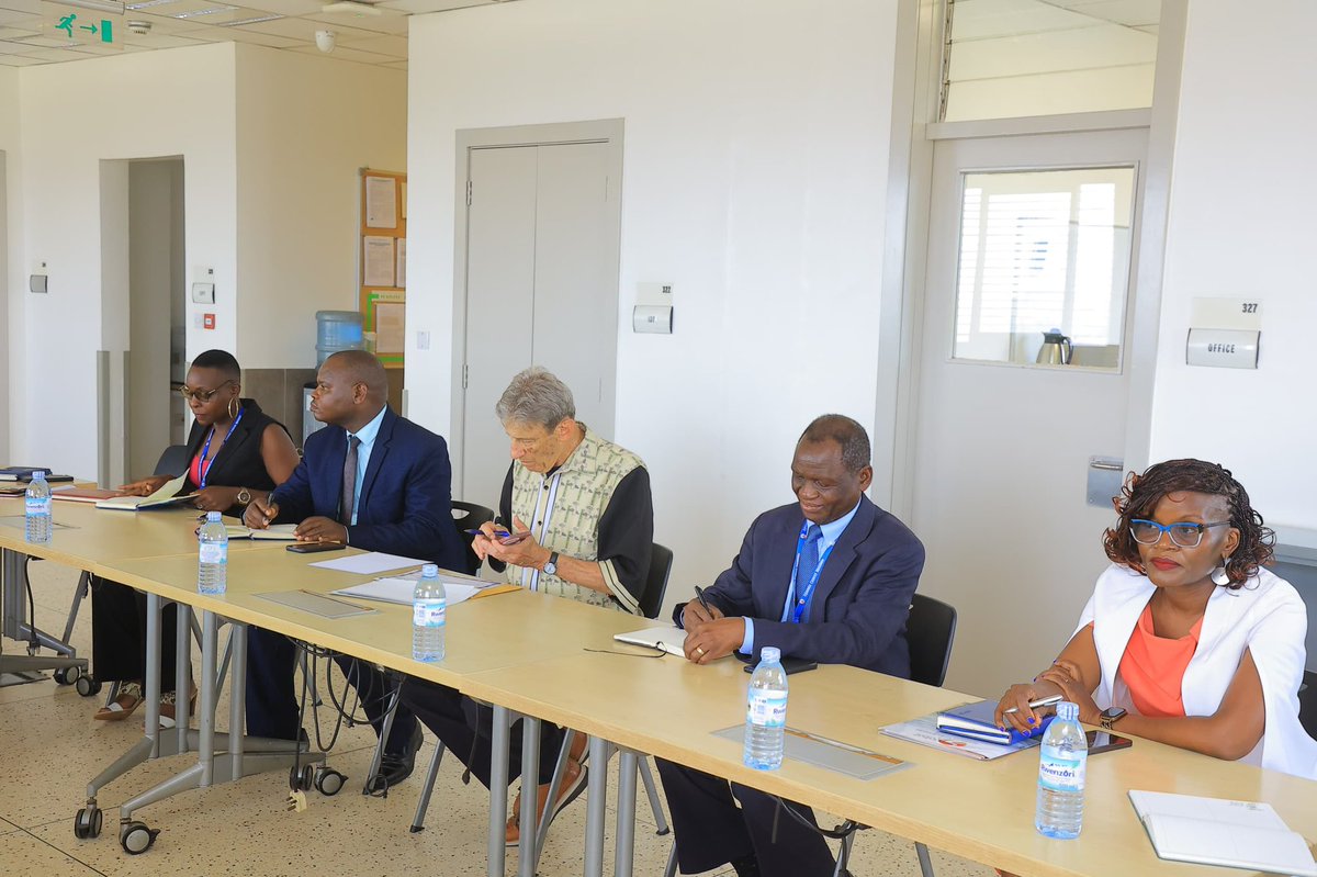 UgaEmbaWashDC's tweet image. Today, @UgandaCancerIns @OlympusMedEMEA @UgandaMFA and AfrCCC held meetings to discuss and address major gaps in treatment of cancer and possible frameworks of cooperation and partnership to reduce the burden of oesophageal cancer and other cancers in Uganda.
@MinofHealthUG