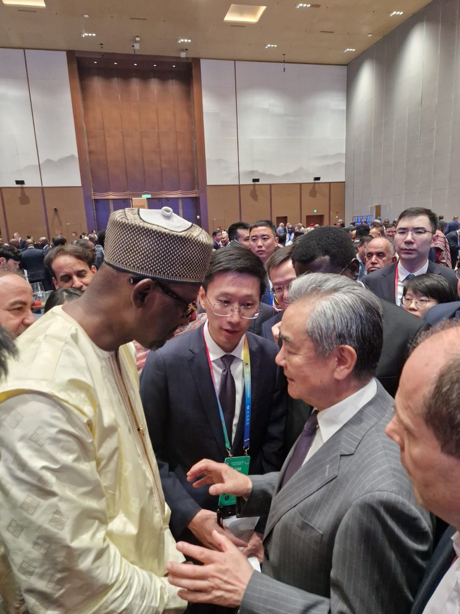 Le Mercredi 11 juin 2025, lors de la célébration du 25ème anniversaire du Forum sur la coopération sino-africaine, Son Excellence Monsieur Abdoulaye DIOP, Ministre des Affaires étrangères et de la Coopération internationale et son homologue de la République Populaire de Chine,