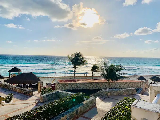 GroupLar's tweet photo. Yo solo quiero amanecer, ir al buffet del hotel y después irme directo a la playa.🌅🏨🏖️ https://t.co/kR2nrOewhl