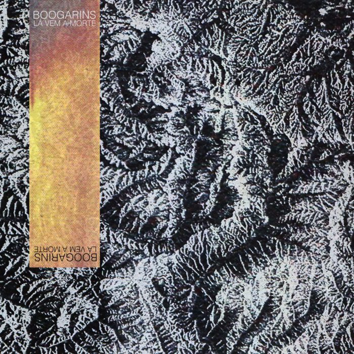 📆 Há oito anos, Boogarins experimentava com "Lá Vem a Morte" (2017) e levava a música psicodélica para outros territórios. Veja o que escrevemos sobre o trabalho na época em que foi lançado: tinyurl.com/mu88kn6m
