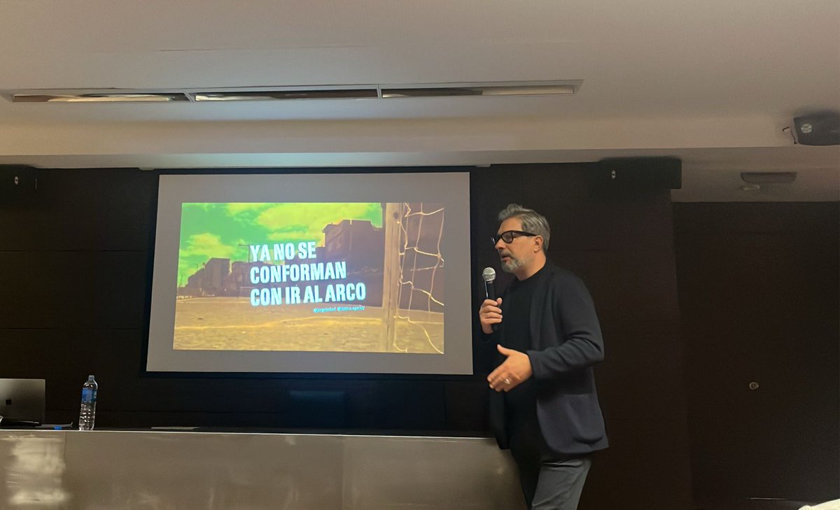 #CongresoBA día 2 

<a href="/jorgeimhof/">Jorge Imhof</a> Los dueños de la pelota ⚽️ Fútbol, política y emociones 

“Los dueños de la pelota ya no se conforman con ir al arco. Son conscientes del rol que tienen. Demandan un rol protagónico”