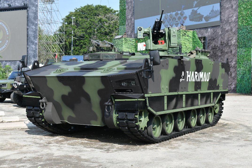 defensearabia's tweet photo. KAPLAN/HARIMAU APC Reviled at Indo Defence 2025
#KAPLANAPC @FNSS_Savunma #PTPindad #IndoDefence #DefenseCooperation #ArmoredVehicle @FNSS_Global
FNSS and PT Pindad are strengthening Indonesia's defense!
After successfully delivering KAPLAN MT tanks, our partnership continues with the new KAPLAN APC.
Unveiled at Indo Defence Expo, this cutting-edge vehicle offers superior protection, firepower, and modularity, carrying 13 soldiers.
https://t.co/VyBLIZPnNP