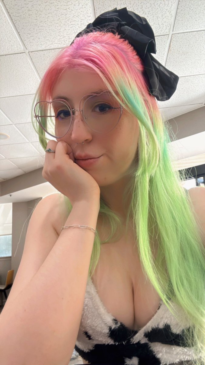 Slept well in New Orleans! 
Happy to be here and ready for a fun event 🥰✨
Happy my parents are house sitting this time to look after my sweet bean Peri