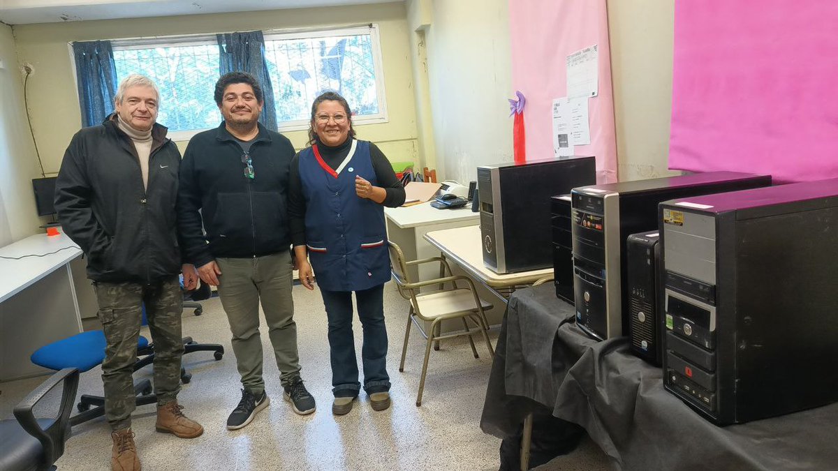 soldanisman's tweet photo. @hackfunrosario También en #Cordoba cybercirujas colabora con escuelas, jubilados y personas en general que se acercan a la #OllaPopulardeHardware que se realiza mensualmente los últimos sábados de cada mes en el predio de la UNC https://t.co/k7dAWZTsXw