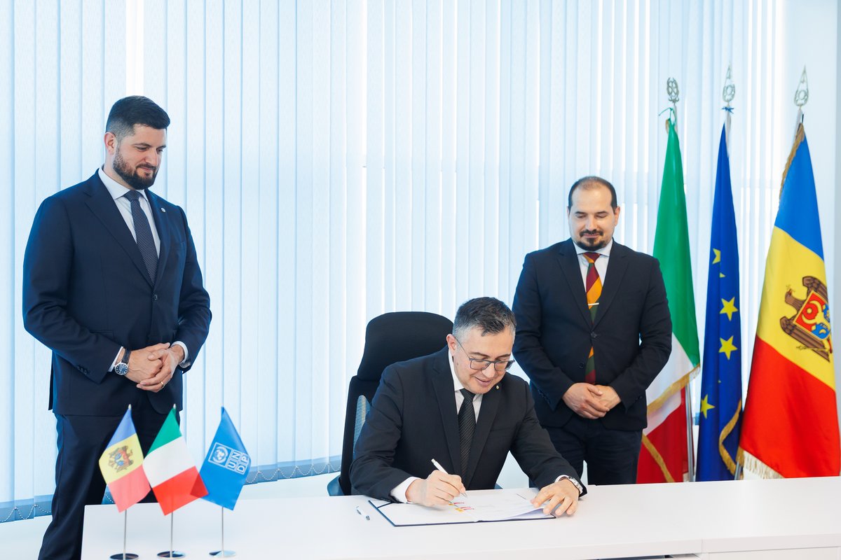 Aics_Kiev's tweet photo. 🇮🇹🤝🇲🇩 Italy and @UNDP signed today a €14 M agreement to strengthen Moldova’s social protection and energy resilience.

🔗 https://t.co/yuvlhCDt7a

@ItalyinMDA @aics_it @UNDPMoldova https://t.co/uX7Dr5KYDd