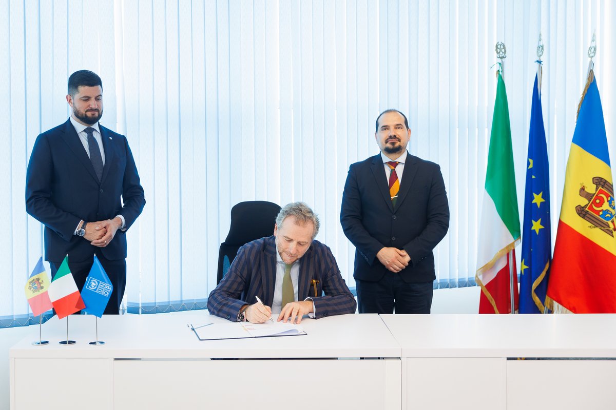 Aics_Kiev's tweet photo. 🇮🇹🤝🇲🇩 Italy and @UNDP signed today a €14 M agreement to strengthen Moldova’s social protection and energy resilience.

🔗 https://t.co/yuvlhCDt7a

@ItalyinMDA @aics_it @UNDPMoldova https://t.co/uX7Dr5KYDd