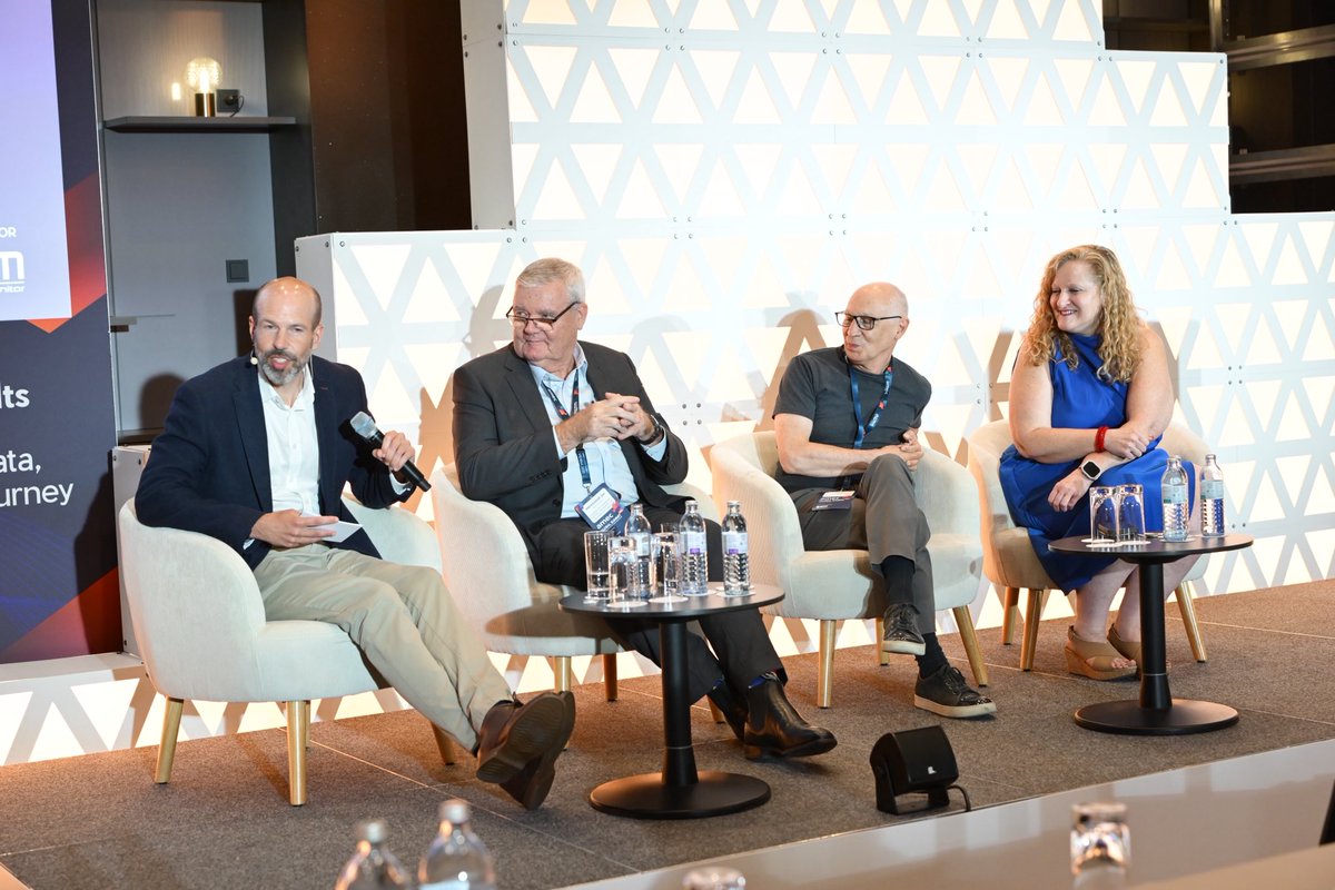 AmecOrg's tweet photo. 📚 From theory to practice — AMEC’s new Diploma equips mid-to-senior pros to lead on strategy, planning &amp; measurement.
Announced today by Johna Burke @gojohnab &amp; esteemed course creators at #AMECSummit. Interested in applying? ➡️ https://t.co/S6i6Y8Ltdk https://t.co/Junvsdv1LY