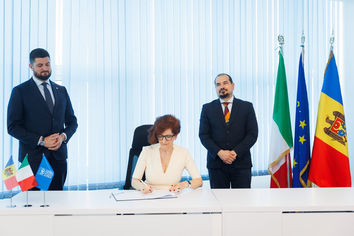 Aics_Kiev's tweet photo. 🇮🇹🤝🇲🇩 Italy and @UNDP signed today a €14 M agreement to strengthen Moldova’s social protection and energy resilience.

🔗 https://t.co/yuvlhCDt7a

@ItalyinMDA @aics_it @UNDPMoldova https://t.co/uX7Dr5KYDd