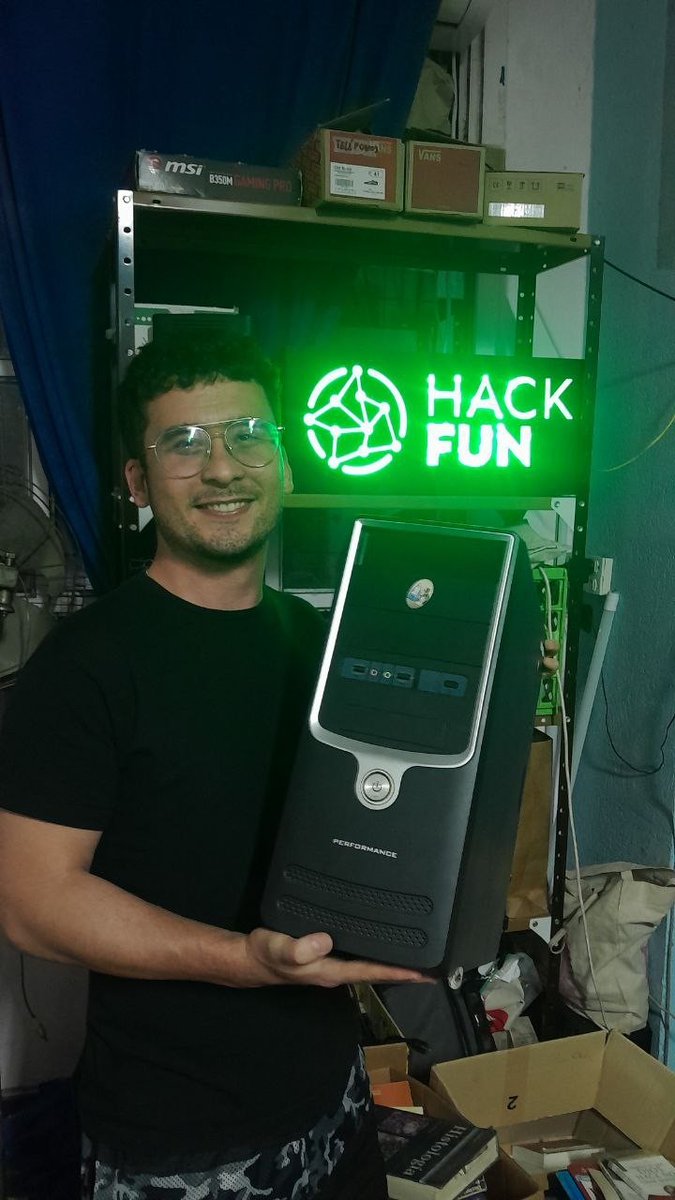 soldanisman's tweet photo. En #Rosario también hay #cybercirujas en la cueva de hackers de @hackfunrosario https://t.co/kozA6rlBlV