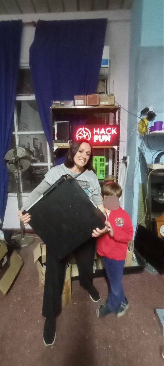 soldanisman's tweet photo. En #Rosario también hay #cybercirujas en la cueva de hackers de @hackfunrosario https://t.co/kozA6rlBlV