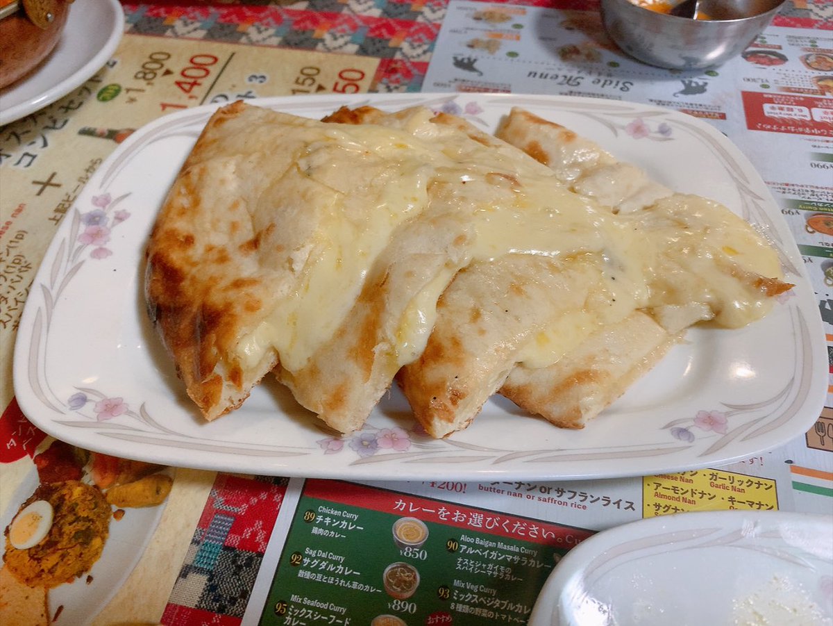 buri718's tweet photo. 近所のインドカレー屋さんのチーズナンバカうまい！！ https://t.co/56u4o7VlIN