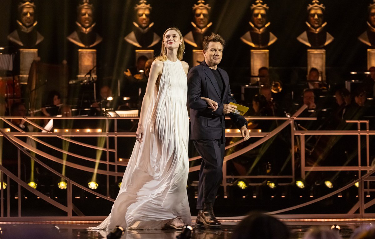 Olivier Awards tweet media