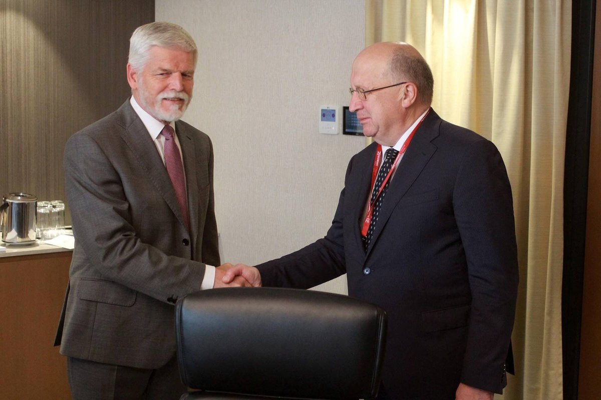 Evropská komise v ČR (@zek_praha) on Twitter photo 🇨🇿🇪🇺Komisař pro obranu a vesmír Andrius Kubilius <a href="/KubiliusA/">Andrius Kubilius</a> společně s prezidentem Petrem Pavlem <a href="/prezidentpavel/">Petr Pavel</a> prodiskutovali propojení a spolupráci obranného průmyslu v rámci Evropské unie a NATO.
Komisař vyzdvihl roli České republiky v podpoře Ukrajiny proti ruské agresi. 🇨🇿🇪🇺Komisař pro obranu a vesmír Andrius Kubilius <a href="/KubiliusA/">Andrius Kubilius</a> společně s prezidentem Petrem Pavlem <a href="/prezidentpavel/">Petr Pavel</a> prodiskutovali propojení a spolupráci obranného průmyslu v rámci Evropské unie a NATO.
Komisař vyzdvihl roli České republiky v podpoře Ukrajiny proti ruské agresi.