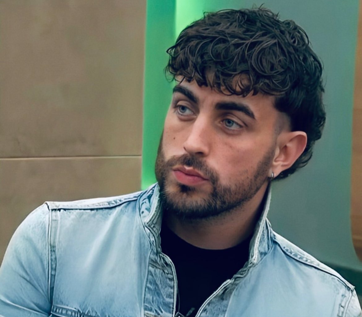 GranGhHermano's tweet photo. Estamos TODOS de acuerdo que uno de ellos 3 tiene que ganar este #GranHermano ? Por eso necesitamos unirnos y todo mandar TATO AL 9009 #TatoAl9009 #GHxToraYPoggi https://t.co/0qNh0uwPEx