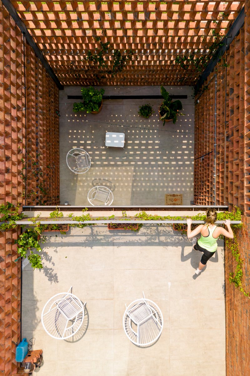 RevistaAIA's tweet photo. Casa Atalaya forma parte de la edición 206 de @RevistaAIA. Proyecto del equipo de la Arq. Violeta Pérez, pensado como refugio de fin de semana en Surubí’i. Ladrillo, calma y conexión con el entorno.
📲 en Digital https://t.co/LlOKEzmwWV
📞 (+595) 981 183 062
📧 info@aia.com.py https://t.co/1mhThZdEsq