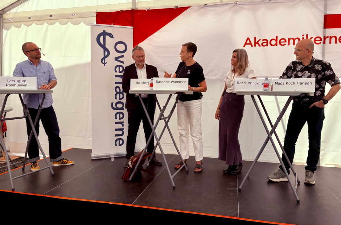 Overlægeforeningen (@overlgeforening) on Twitter photo Debat på #fmdk: Hjemmebehandling, fjernstyrede scanninger og anden ny teknologi gør <a href="/SWammen/">Susanne Wammen</a> til "jubeloptimist". Men: "Det kræver både national styring og ledelsesrum lokalt på sygehusene for at blive en succes." #sundpol <a href="/BLibergren/">Bo Libergren</a> <a href="/MadsKochHansen/">Mads Koch Hansen, MD🇩🇰🇺🇦</a> Randi Brinckmann #sundpol Debat på #fmdk: Hjemmebehandling, fjernstyrede scanninger og anden ny teknologi gør <a href="/SWammen/">Susanne Wammen</a> til "jubeloptimist". Men: "Det kræver både national styring og ledelsesrum lokalt på sygehusene for at blive en succes." #sundpol <a href="/BLibergren/">Bo Libergren</a> <a href="/MadsKochHansen/">Mads Koch Hansen, MD🇩🇰🇺🇦</a> Randi Brinckmann #sundpol