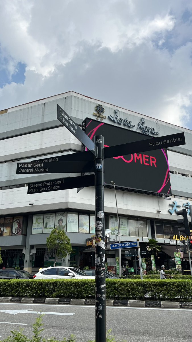 jungjooisme's tweet photo. malay keren siot!! i love pasar seni #dikMALAY🇲🇾 https://t.co/3pX2ZLEq3P